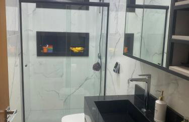 Casa moderna e bem equipada com piscina - Foto 8