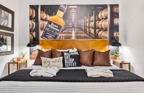 Classic Louisville Home with Contemporary Upgrades - Foto 25