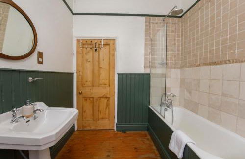 Minster House - Group Hot Tub - Photo 47