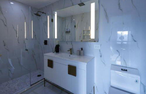 RARE Luxurious Apartment 1 Block From Time Square - Foto 8