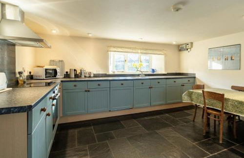 Pretty barn conversion in seaside village - Photo 12