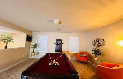 Spacious 4BR Home w Game Room Office Backyard - Foto 46