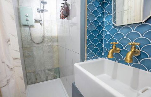 Modern flat with KING bed, garden & outdoor dining - Foto 6