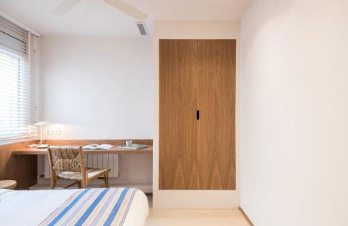 Mediterranean Retreat with 4-Bedroom, 3-Bath Apartment in Barcelona - Foto 16