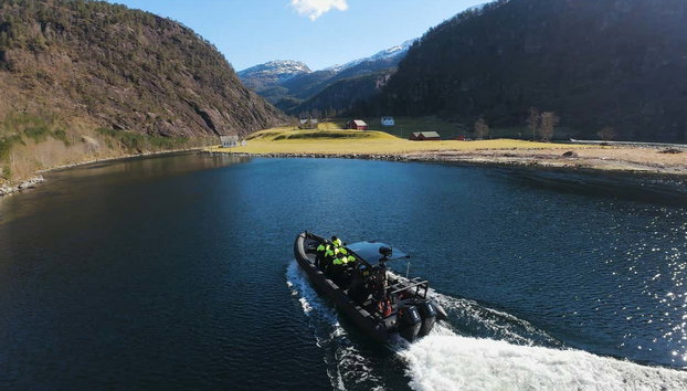 Mostraumen Channel & Osterfjord Speedboat Adventure - Foto 3, Sail past breathtaking landscapes and mountains near Bergen