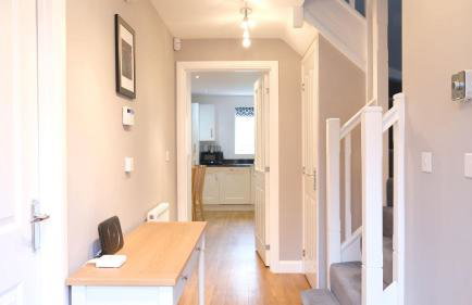 Spacious 4 Bedroom Home with Garden in Bedford - Foto 13