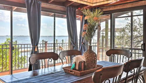 Riverfront Merritt Island Bungalow with Dock and Deck - Foto 4