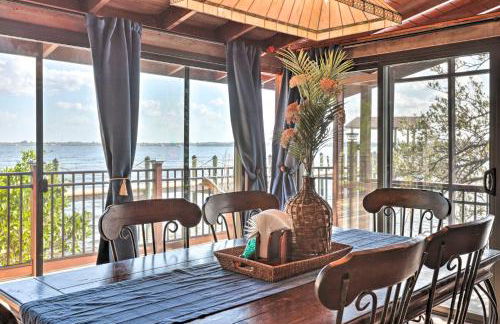 Riverfront Merritt Island Bungalow with Dock and Deck - Foto 4