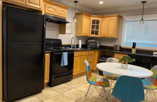 Two bedroom apt with desk washer dryer & pool - Foto 10