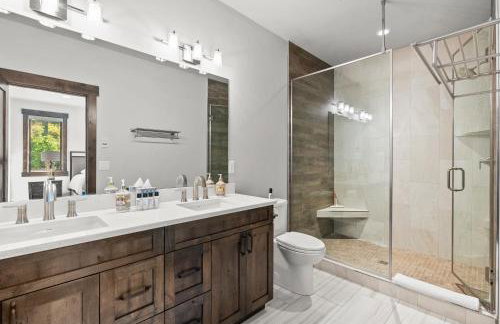 Snowghost Den-Luxury Ski In Ski Out Home Sleeps 9 with 3 Bedrooms 2 and a half Bathrooms and Private Hot Tub - Foto 20