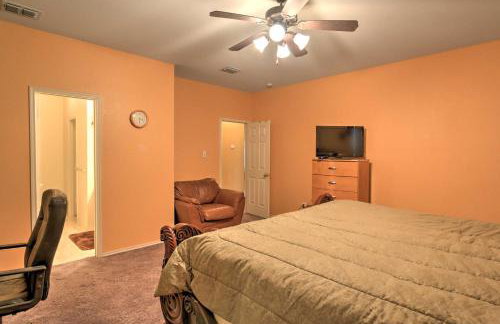 Quiet Arlington House with Yard near Joe Pool Lake! - Foto 15