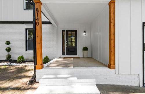 Modern 4 Bed in Quail Hollow - Foto 18