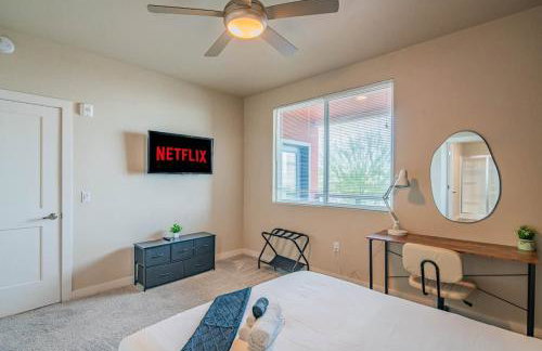 Trendy 2BD Gym Pool Parking WD Sleeps 8 - Foto 32