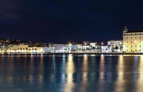 4 Bedroom Beautiful Home In Mravinci - Photo 37