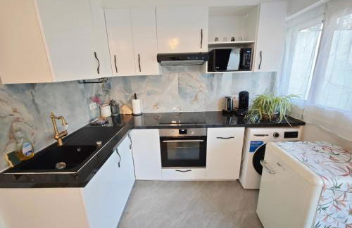 Arc de Triomphe 2 min walk Elegant Apartment - Foto 8