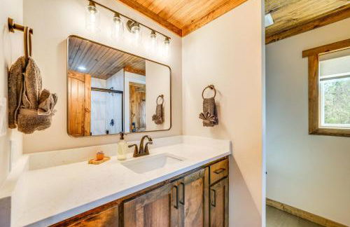 Broken Bow Cabin about 5 Mi to State Park with Hot Tub! - Foto 17