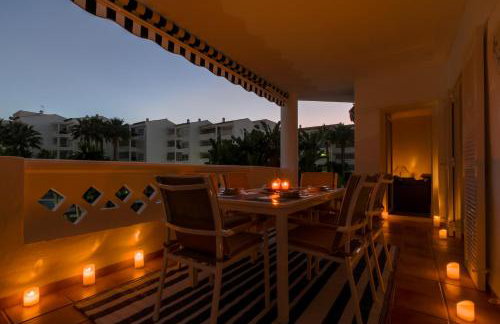 MARBELLA BANUS SUITES - Banús Playa Rocío - 3BR - 3BA - Direct Beach & Sea Access Complex - Outdoor Terrace w Garden Views - Pool - 3 Min Walk to Puerto Banús & Corte Ing Luxury Shopping - Ideal for Families - Foto 7