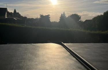 Sunset Retreat Cabin, Private Hot Tub with Mini Cinema Projector & Garden views - Foto 40