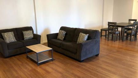 Large apartment, sleeps up to 10 people comfortably, direct NYC Manhattan train only 5 minute walk away, MetLife Stadium FIFA World Cup 25 minutes away - Foto 3