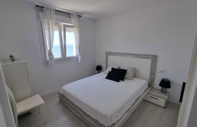 Seaside Apartment Sleeps 6 With Balcony - Photo 4
