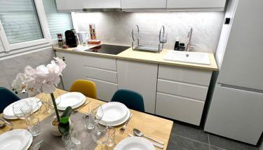 PARIS-MONTROUGE Magnifique appartement- très cosy pour 1 - 6 personnes refait à NEUF -ENTIRE APARTMENT LUXURIOUS AND WARM -Montrouge Paris 14ème - Proche Aéroport Orly Parc Expositions Porte de Versailles FREE WIFI GRATUIT - Foto 4, stove