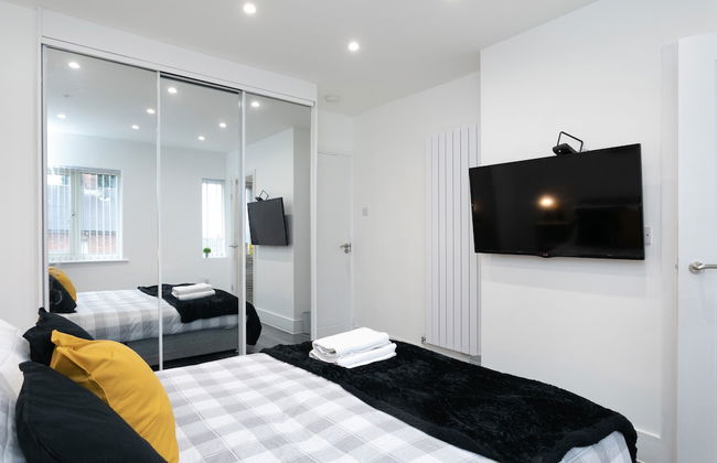 Nottingham Top Serviced Home - Photo 16