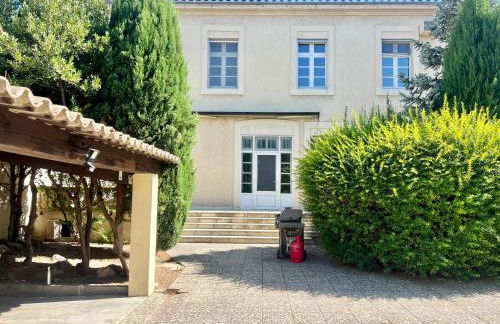 Bourgeois House - 16 personnes, Piscine, 6 chambres, 8 lits, 4 SDB, Centre-ville, CLIM - Foto 18