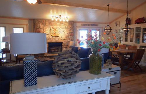 C21, Three bedroom, three bath log-sided, luxury Harbor North cottage with hot tub cottage - Foto 34