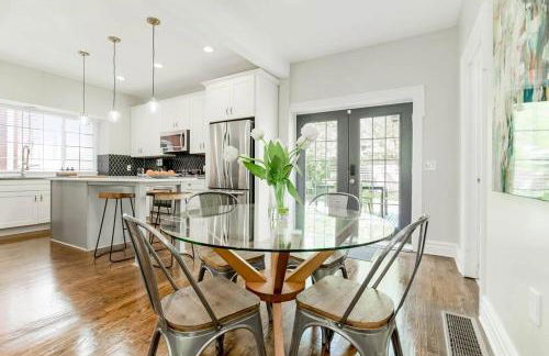 Chic 4BR 3BA Historic Home Near Country Club Plaza - Photo 8