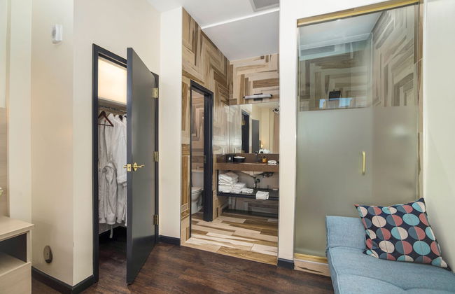 Delightful En Suite Studio - Photo 22