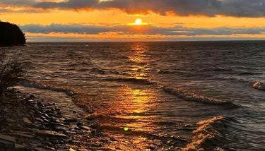 Lakefront Escape Fire Pit, Pets & Scenic Views - Foto 5