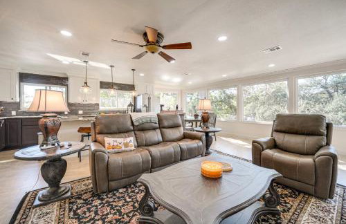 Panoramic Lake Views! Elegant Marble Falls Home - Foto 1