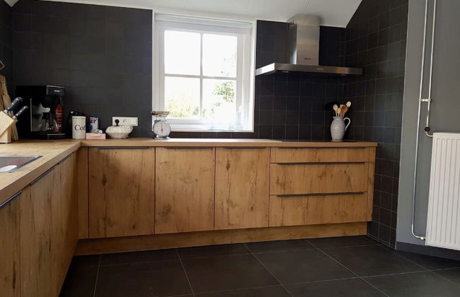 Luxuriously Restored Farmhouse With Trendy Interior Close to sea and Forest - Foto 30