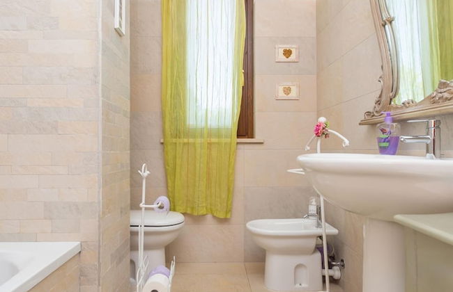 Cozy Apartment With Large Garden - Photo 10