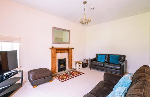 Flat 1, Literary Institute - Photo 4