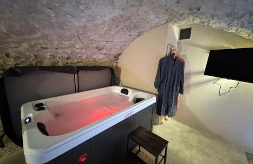 L'Alcôve Secrète Suite médiévale avec Spa - Foto 31