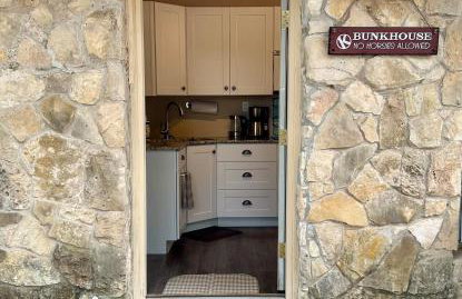 Hilltop Bunkhouse, Historic Silver Spur Dance Hall - Foto 2