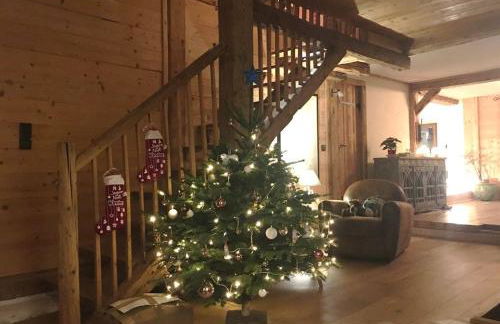 Savoyard Farmhouse - Sleeps 14 Garden & Parking - Foto 26