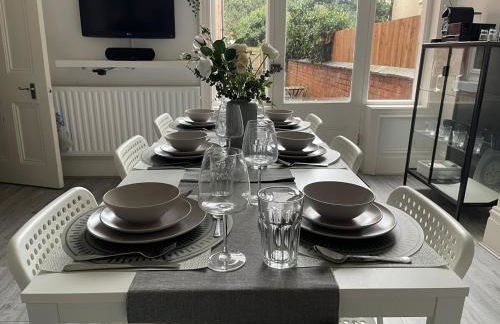 Spacious Flat! Sleeps 7, Pet Friendly and Parking - Photo 14