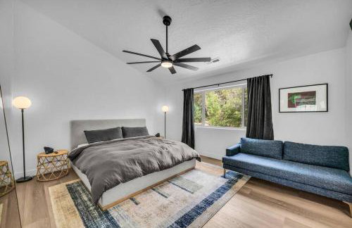 Zion Plush Family Escape HotTub, Games, Sleeps 14 - Photo 5