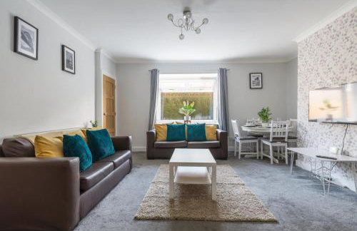 Chestnut House - Sleeps 4 - Pet friendly - Parking - Foto 8