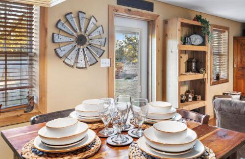 Barndominium with Farm and Firepit near Lake Georgetown - Foto 8