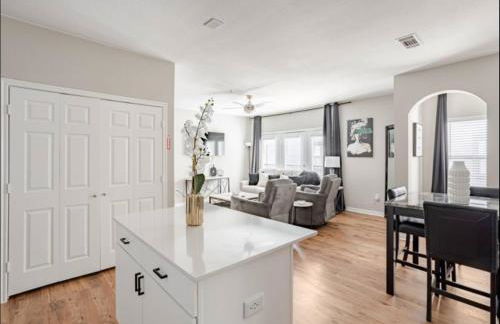 Luxury Apartment in Bricktown Riverwalk - Photo 6