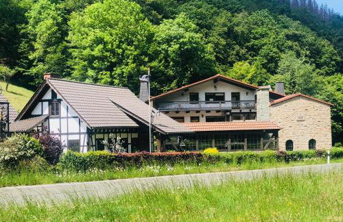 Zur alten Schmiede - Foto 1