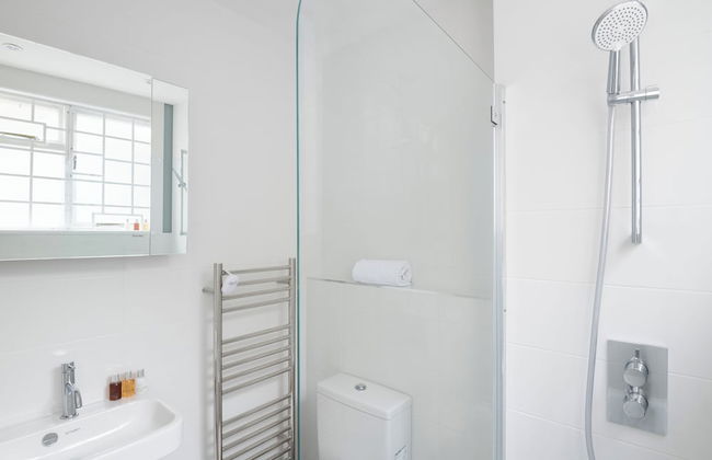 At Home in Chelsea - Photo 26