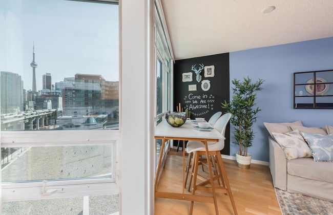 QuickStay CN Tower View Condo in Fort York - Foto 17