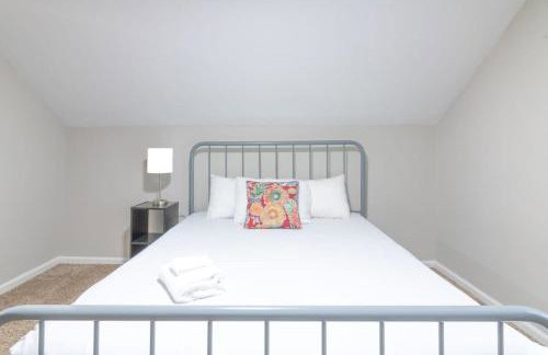 Wrap-Around Porch Uptown Stay-Pets Welcome! - Foto 5