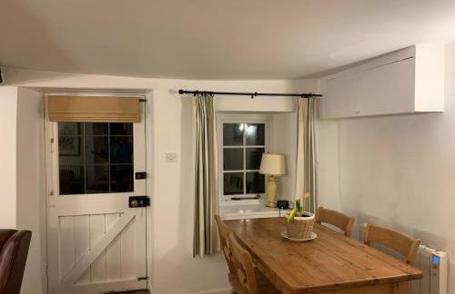 Cute cob cottage - Photo 3