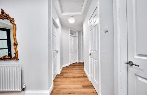 Exclusive Offers l Last-Minute Stay l Sleeps Up to 6 l Conveniently located near town Centre l restaurants l and local attractions l It offers easy access to the stunning Causeway Coast l Coleraine Hideout l WeStayBelfast - Foto 12