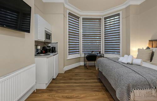 Cozy Sunlit Studio with Kitchenette - Foto 2